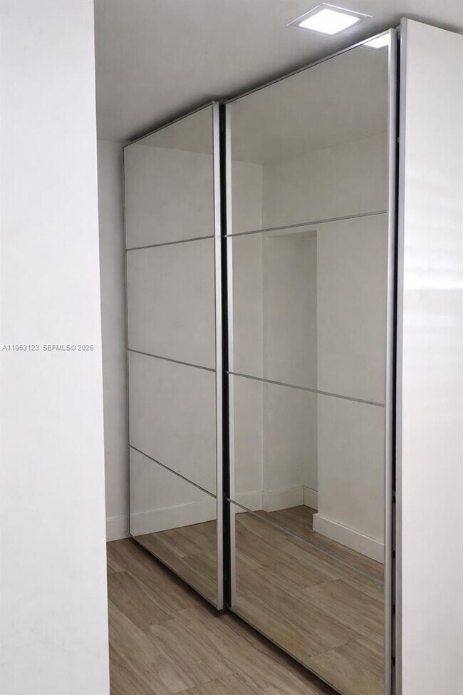 Building Photo - 471 NE 162nd St