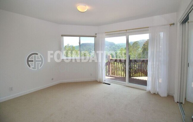 Building Photo - 817 Ridge View Dr.
