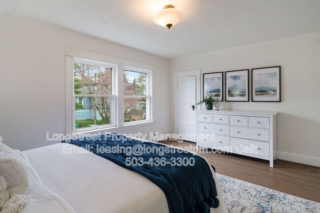 Building Photo - 536 NE San Rafael St