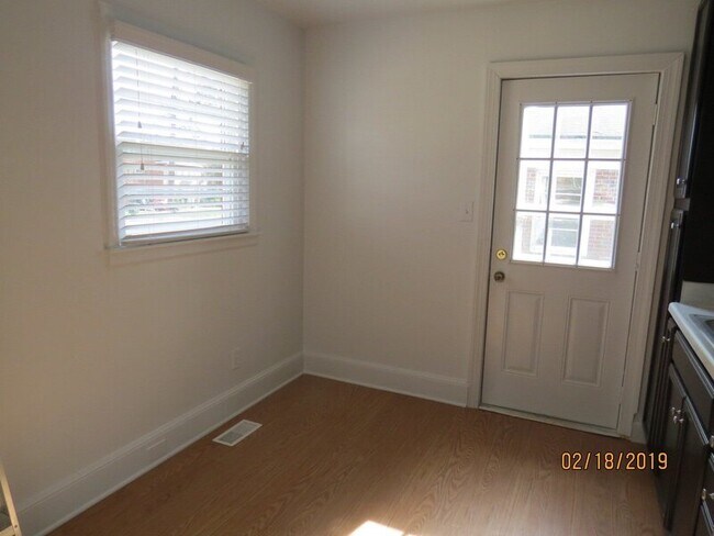 Building Photo - 943 Norland Rd