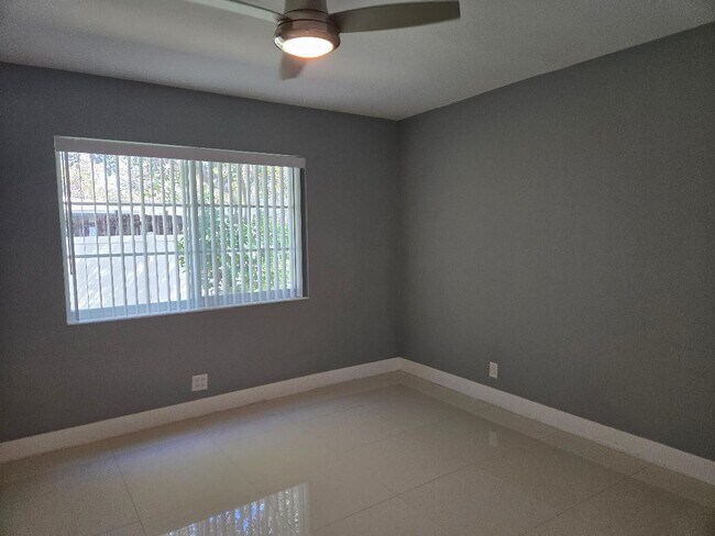 Building Photo - 639 W Oakland Park Blvd