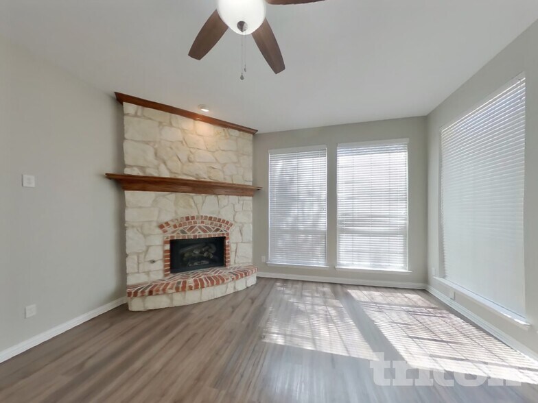 Building Photo - 114 Cole St