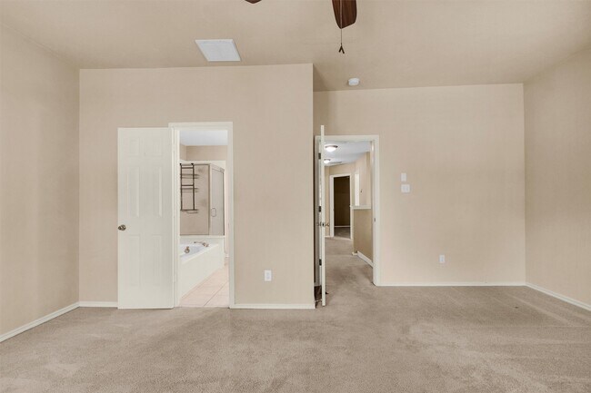 Building Photo - 31 N Walden Elms Cir