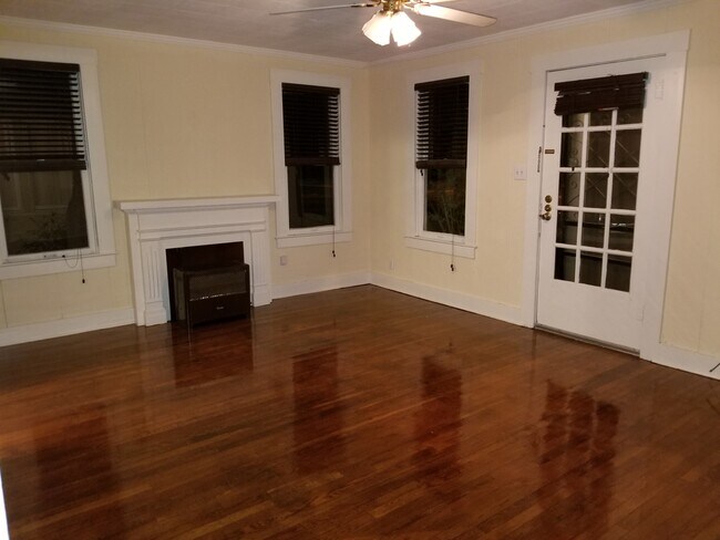 Building Photo - 922 Howard St