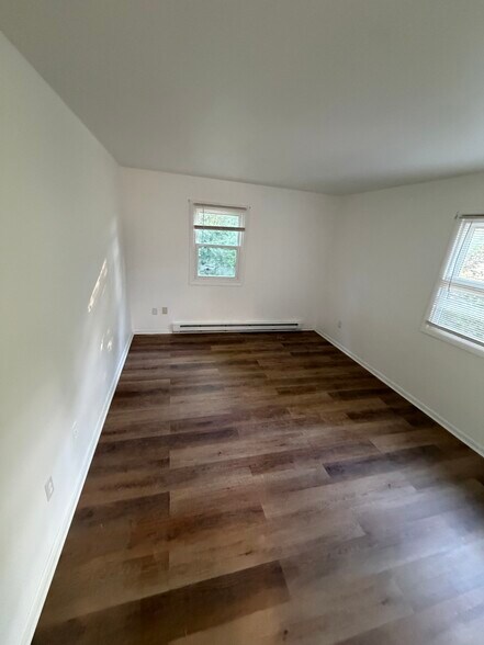 Building Photo - 10 Marlyn Dr