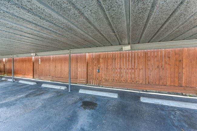 Building Photo - 11525 Burdine St