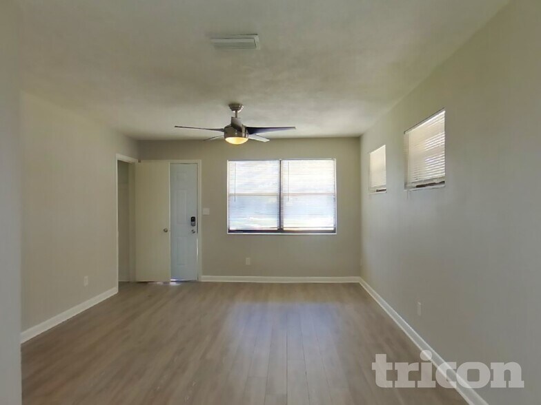 Building Photo - 2703 Arlex Dr E