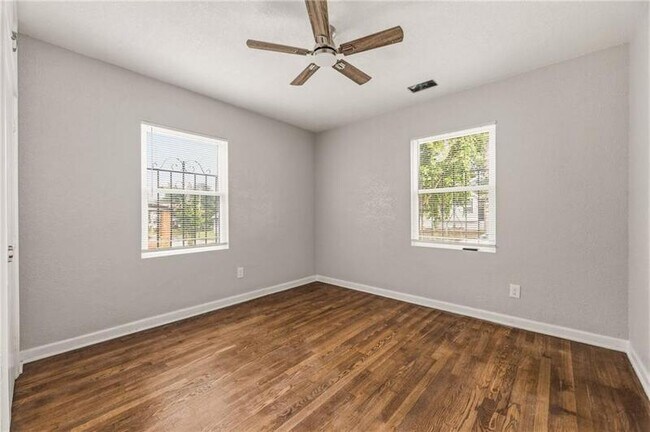 Building Photo - 2300 E 55th St