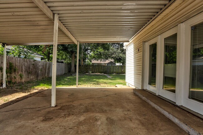 Building Photo - 910 Garver St