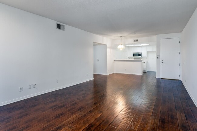 Building Photo - 16940 Chatsworth St