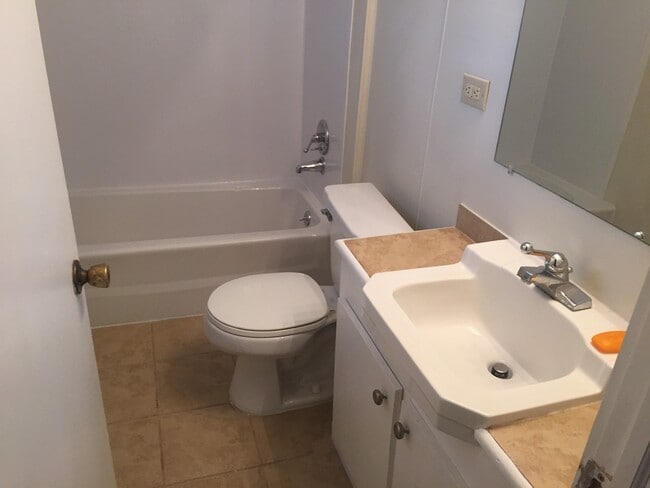 Primary Photo - 68 Walnut St