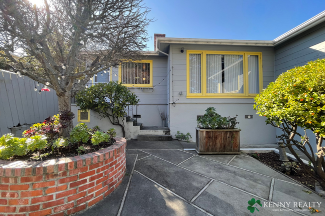 Building Photo - Three Bedroom with Private Yard and Patio