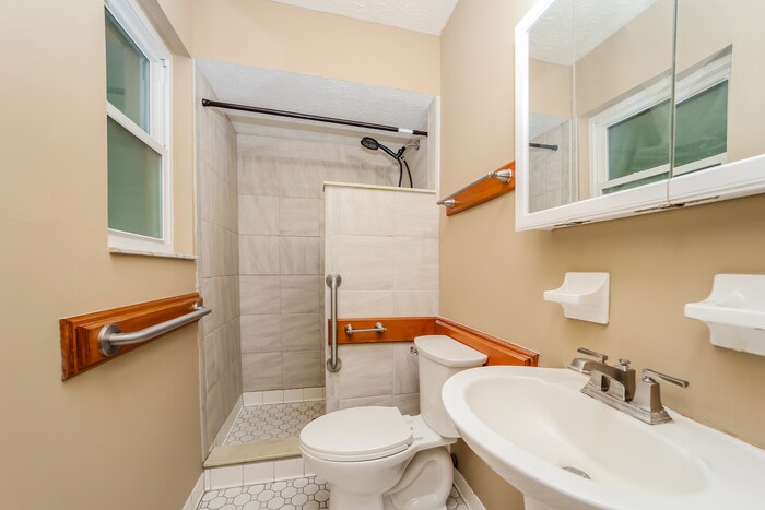 Building Photo - 14151 Grover Rd