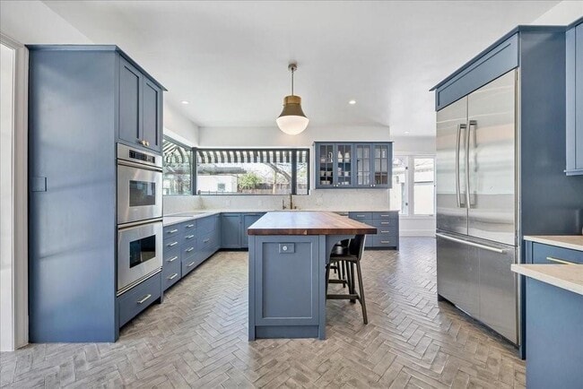 Building Photo - 1508 Marshall Ln