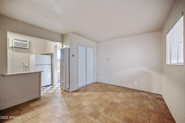 Building Photo - 343 W Portland St