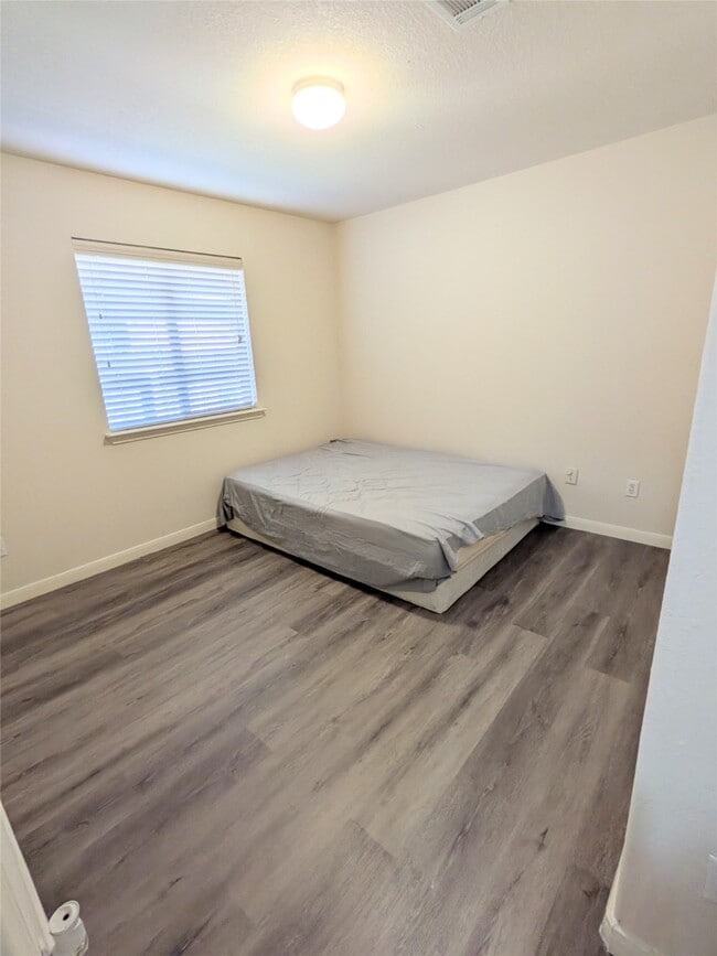 Building Photo - 21470 Olympic Forest Dr