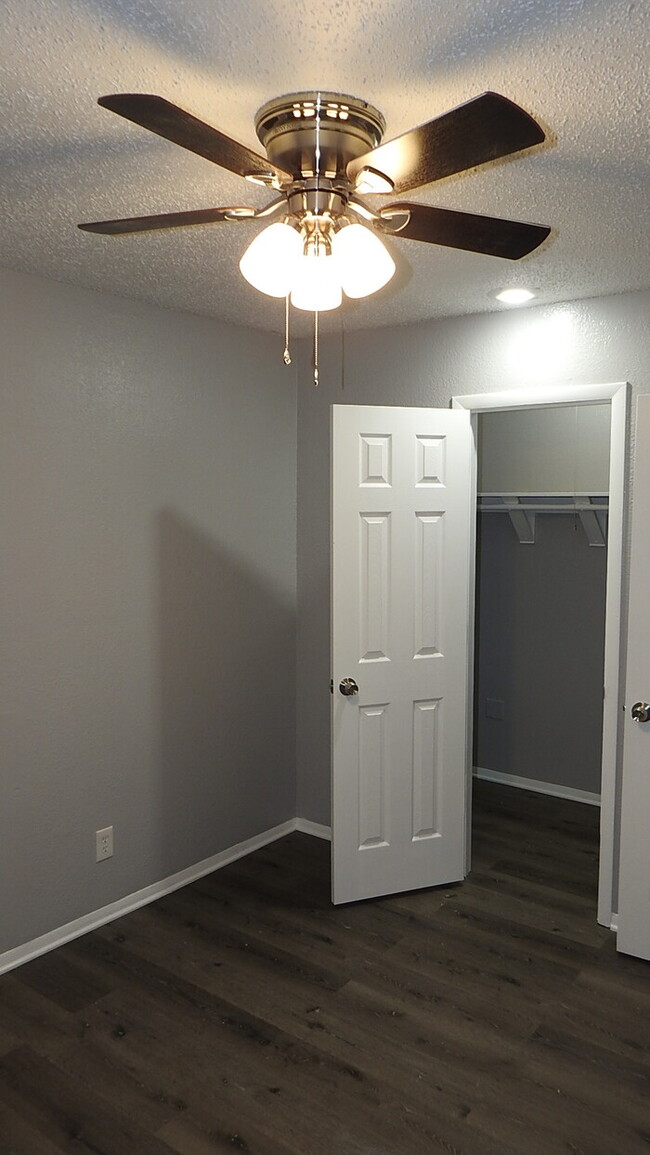 Building Photo - 3bed-2 full bath townhome for rent in Nort...