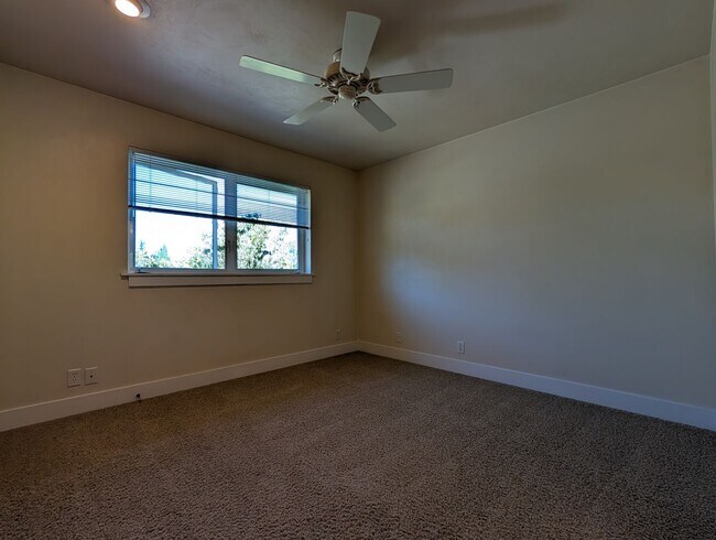 Building Photo - Beautiful 2-Bedroom, 2.5-Bath Condo Near Amazon Park!