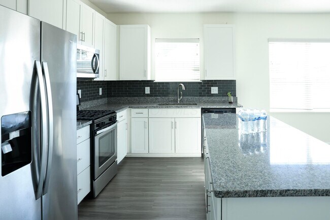 Building Photo - 11921 Warbler Wy