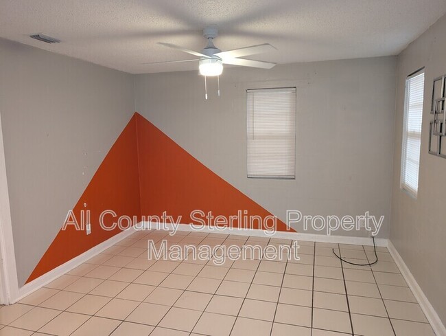 Building Photo - 521 SE 14th Terrace