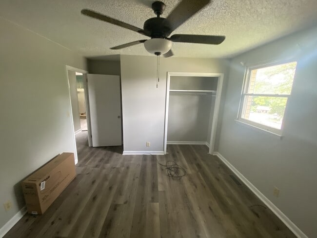 Building Photo - 923 Oak Vale Dr