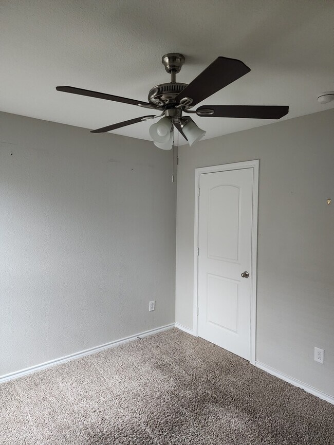 Building Photo - 12112 Castleford Way