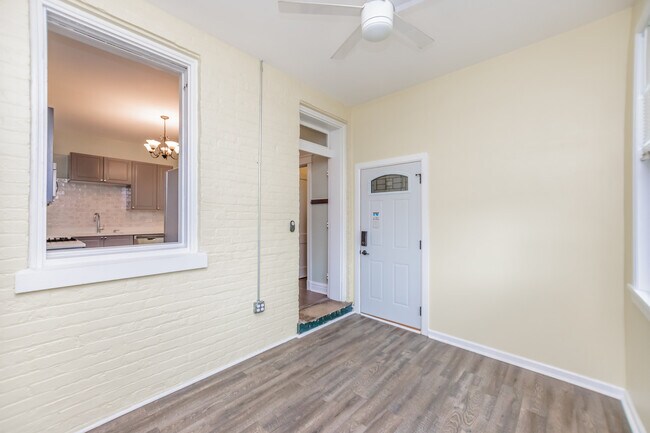 Building Photo - 334 S Oak Park Ave