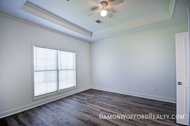 Building Photo - 142 Lakeway Drive