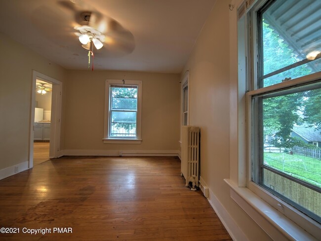 Building Photo - 707 Scott St