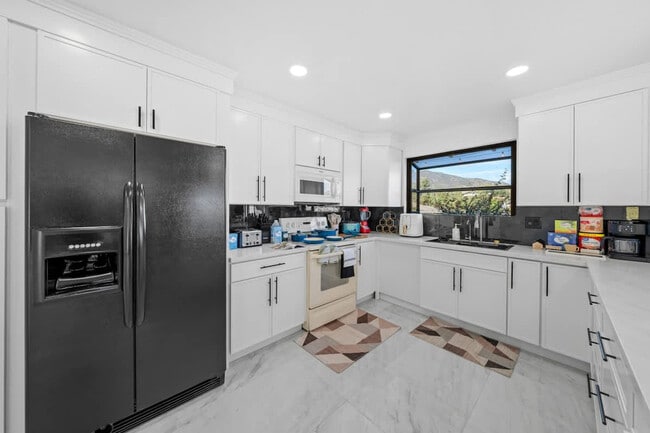 Building Photo - 14552 Skyline Truck Trail