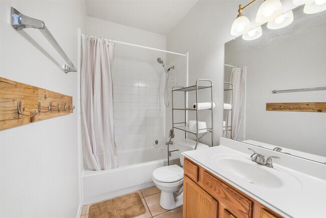 Building Photo - 1102 Grassy View Dr