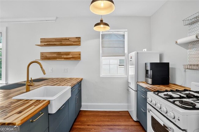 Building Photo - 824 Greenwood Ave NE