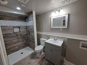 Building Photo - Charming 4 bedroom / 2 bath home waiting f...