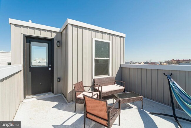 Building Photo - 603 Emily St