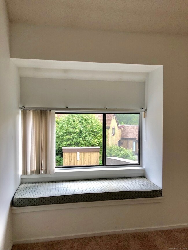 Building Photo - 61 Heritage Vlg