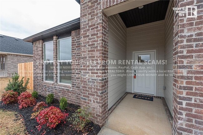 Building Photo - 566 Mcleod Dr