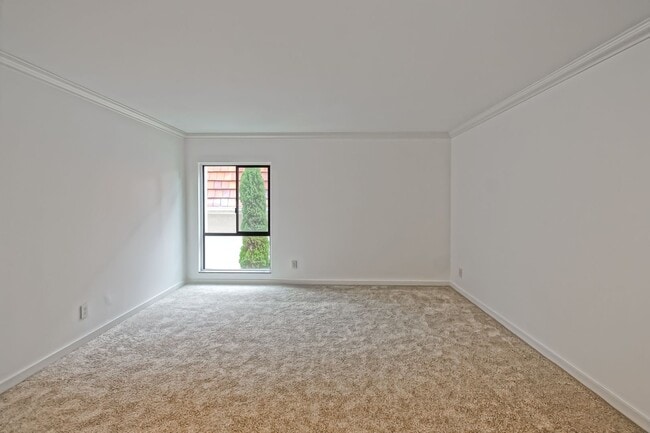 Building Photo - Newly Remodeled, Bright & Airy End Unit Condo in the beautiful "Villa Florenza" Complex in the he...