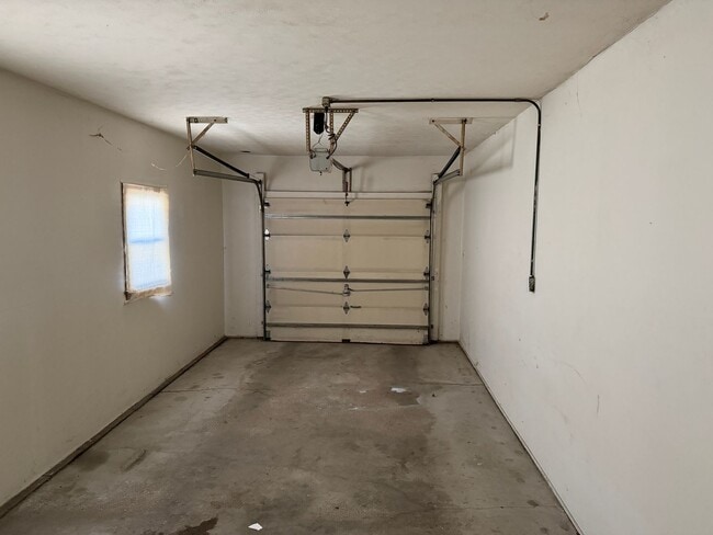 Building Photo - 3-Bedroom Home with Garage & Basement – Easy Access to Dodge St. | 1,040 SF