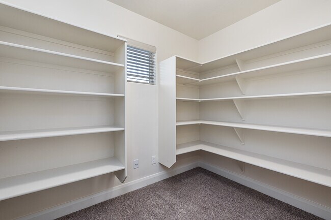 Building Photo - 5344 W Los Flores St