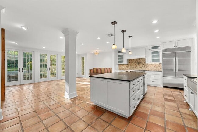 Building Photo - 1301 Kent Ln