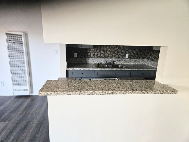 Building Photo - Nicely updated 1bd/1ba, move in ready!!
