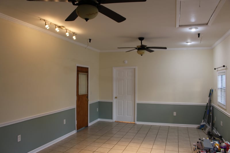 Building Photo - 204 Meadow Ln