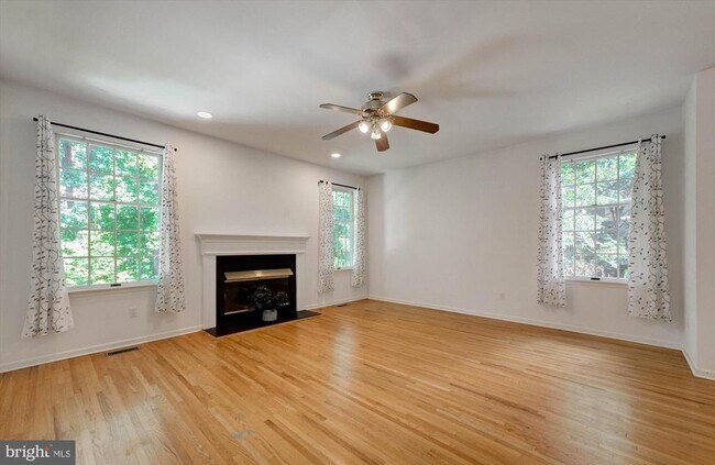 Building Photo - 27 Stonewall Cir