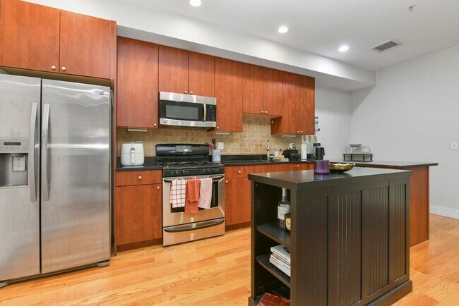 Primary Photo - 327 W Broadway