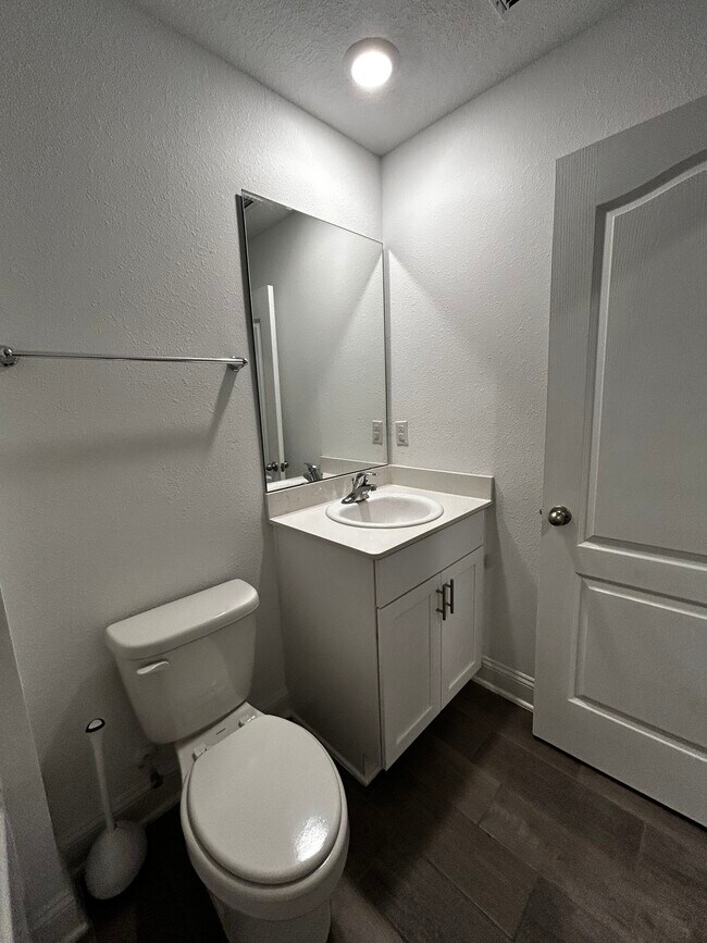 Building Photo - 249 Zancara St