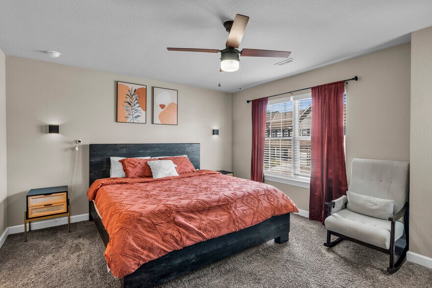 Building Photo - 9411 N Adrian Ave