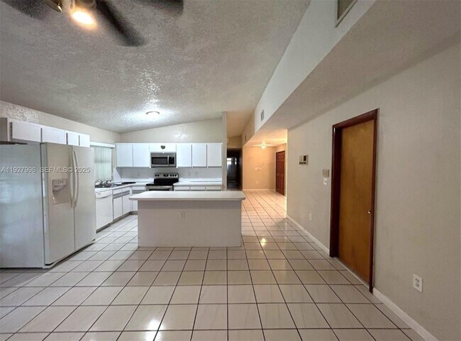 Building Photo - 4531 SW 146th Ct