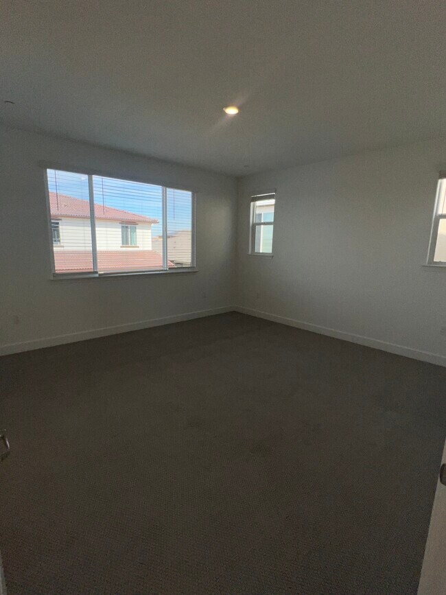 Building Photo - 4041 Flathead Dr