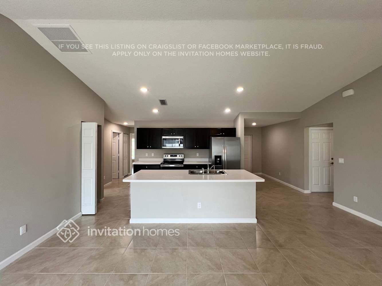 Building Photo - 838 SW Canary Terrace