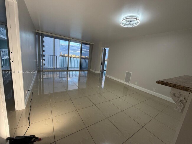 Building Photo - 7601 E Treasure Dr